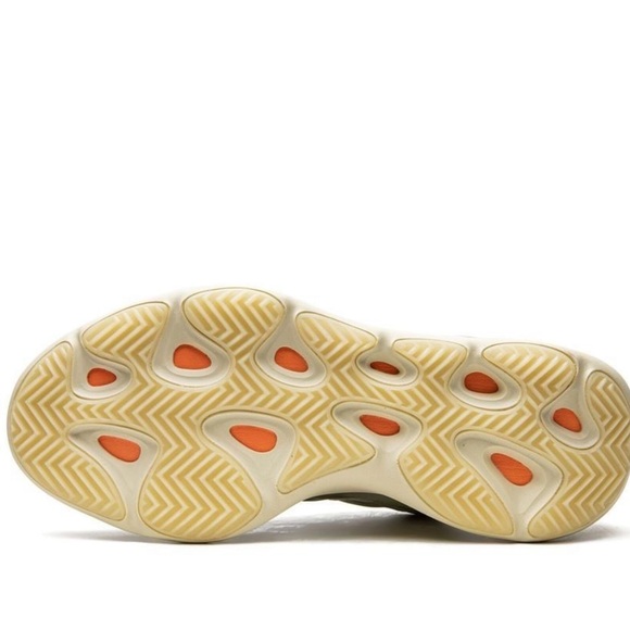 Yeezy 700 V3 Sneakers - Picture 7 of 8